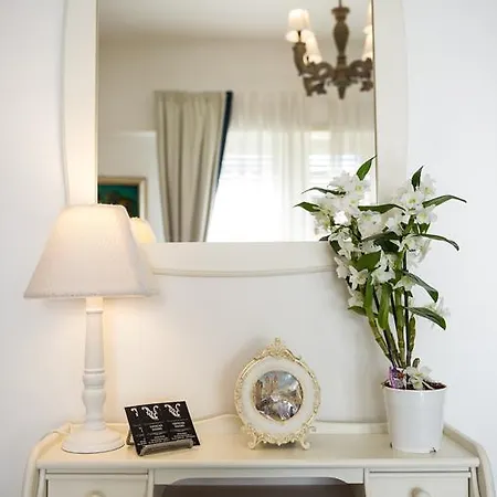 Vatican Doors Bed & Breakfast *