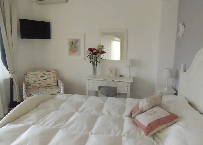 Vatican Doors Bed & Breakfast *